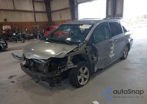 2017 Toyota Sienna Le 8 Passenger из США, поврежденный, VIN 5TDKZ3DC3HS796885